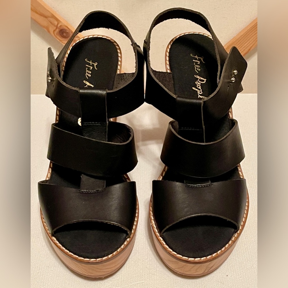 Free People Black Leather T Sandals with Wooden Heel Sz 40 / 9